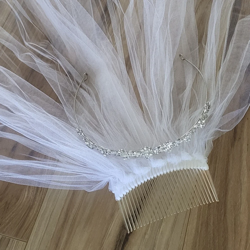 Wedding crown and veil - Picture 7 of 9